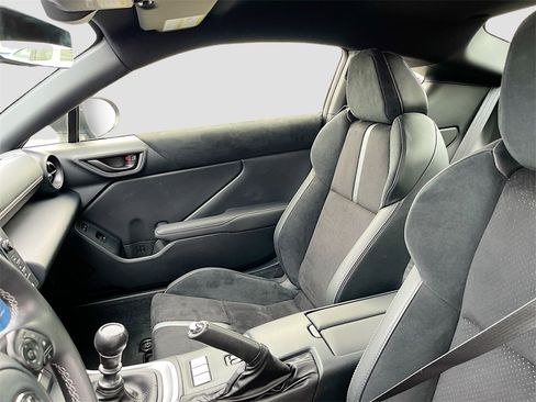 Used 2024 Toyota GR86 Premium image 23