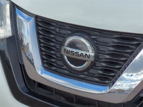 Used 2020 Nissan Rogue SV image 11