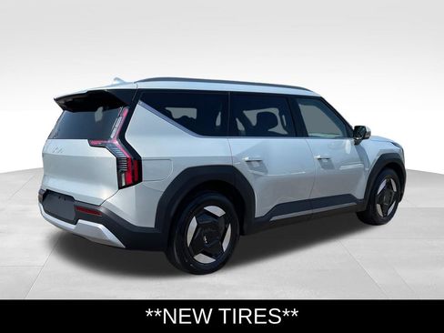 Used 2024 Kia EV9 Wind AWD/4WD image 6