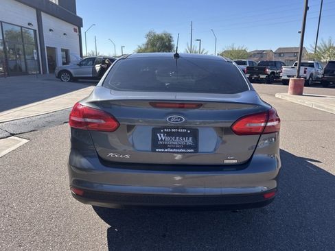 Used 2018 Ford Focus SE w/ SE Appearance Package image 6