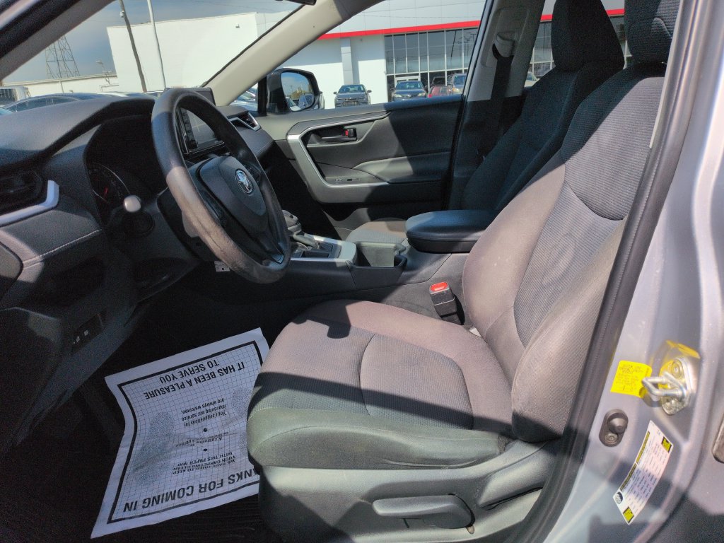 Used 2022 Toyota RAV4 LE FWD image 9