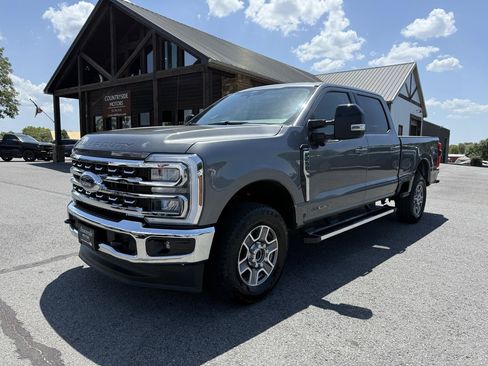 Used 2025 Ford F250 Lariat AWD/4WD image 2