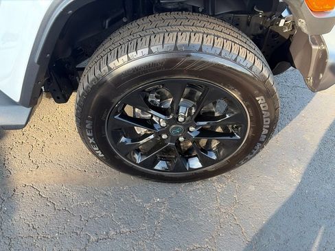 Used 2025 Jeep Wrangler Unlimited Sahara AWD/4WD image 33