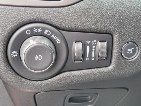 Used 2021 Jeep Cherokee Limited w/ Mopar Interior Package image 10