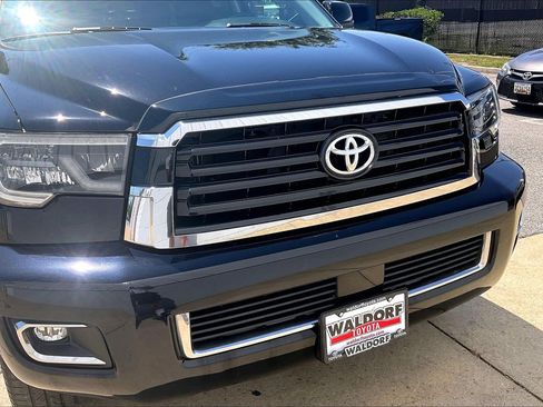 Used 2019 Toyota Sequoia TRD Sport w/ TRD Sport Premium Package AWD/4WD image 36