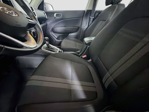 Used 2025 Hyundai Venue SEL FWD image 13