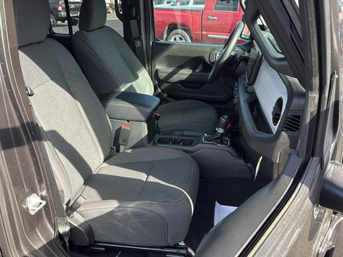 New 2025 Jeep Gladiator Sport image 24