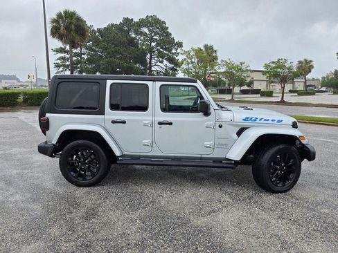 Used 2023 Jeep Wrangler Unlimited Sahara AWD/4WD image 41