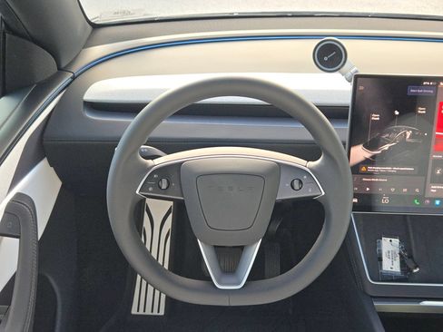 Used 2026 Tesla Model Y 2WD image 19