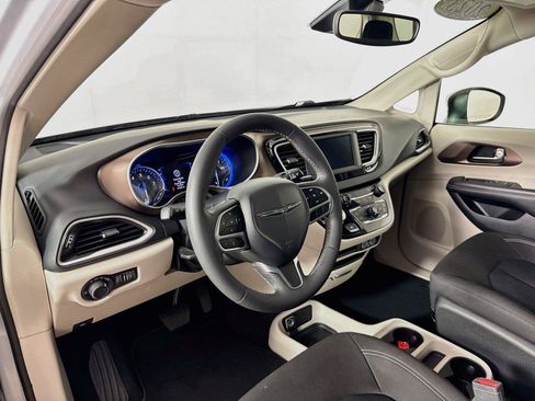 Used 2023 Chrysler Voyager LX FWD image 22