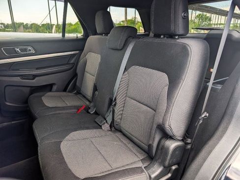 Used 2018 Ford Explorer XLT AWD/4WD image 17
