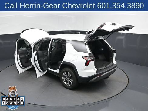Used 2025 Chevrolet Equinox LT w/ Safety and Technology Package FWD image 2