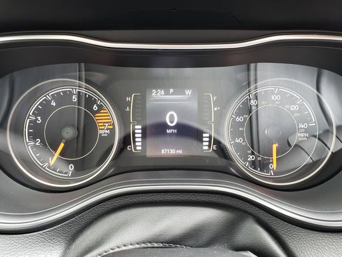 Used 2019 Jeep Cherokee Latitude Plus AWD/4WD image 26