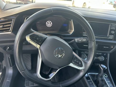 Used 2024 Volkswagen Jetta SE image 5