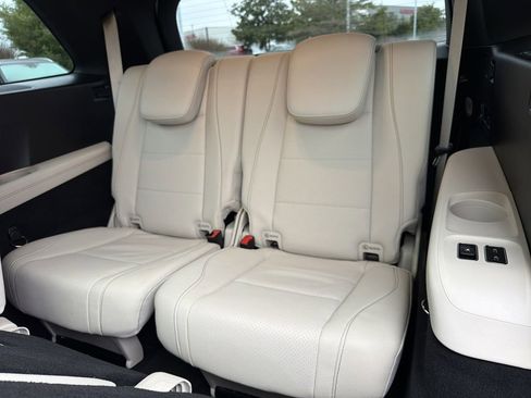 Used 2024 Mercedes-Benz GLS 450 4MATIC image 21