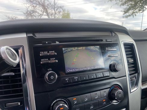 Used 2018 Nissan Titan SV image 18