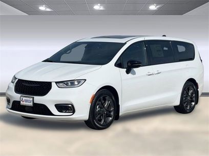 New 2026 Chrysler Pacifica Select