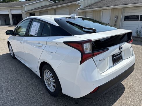 Used 2022 Toyota Prius LE FWD image 7