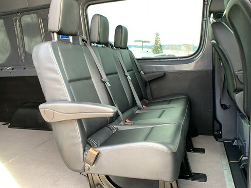 Used 2024 Mercedes-Benz Sprinter 2500 image 19