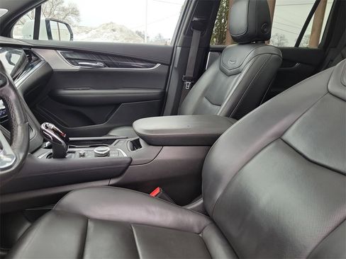 Used 2022 Cadillac XT6 Premium Luxury w/ LPO, Floor Liner Package image 23