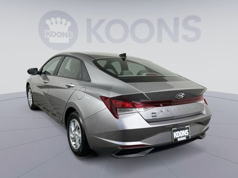 Used 2023 Hyundai Elantra SE w/ Cargo Package image 4