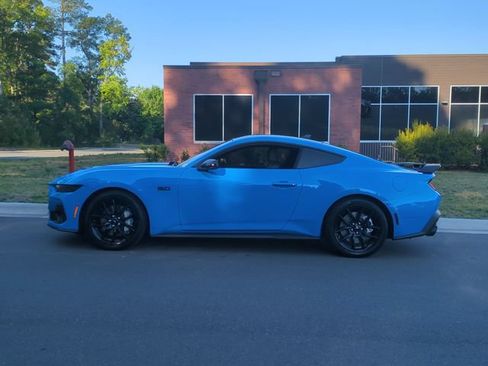 Used 2025 Ford Mustang GT RWD image 10