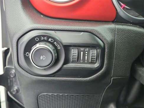 Used 2018 Jeep Wrangler Unlimited Rubicon image 33