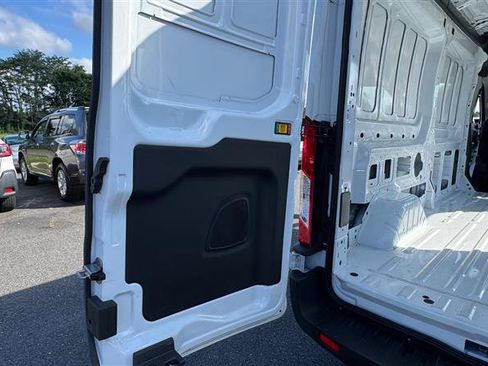 Used 2023 Ford E-Transit Medium Roof RWD image 37