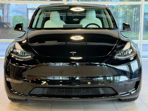 Used 2022 Tesla Model Y Performance AWD/4WD image 2