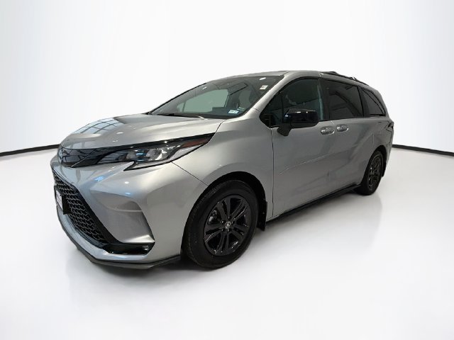 Certified 2025 Toyota Sienna XSE AWD/4WD image 3