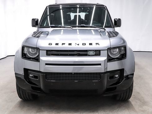 Used 2023 Land Rover Defender 130 X-Dynamic SE image 2