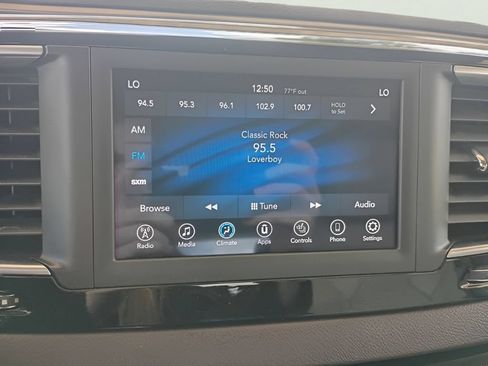 Used 2018 Chrysler Pacifica Touring-L FWD image 13
