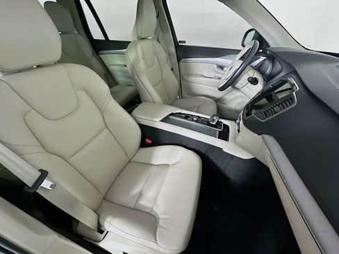 Used 2024 Volvo XC90 B5 Core w/ Protection Package Premier image 34