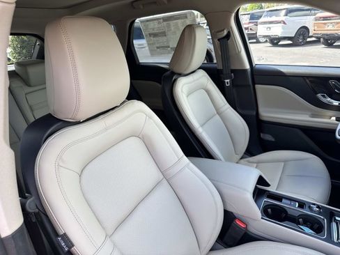 New 2026 Lincoln Corsair Premiere image 19