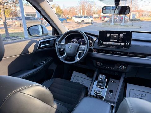 Used 2024 Mitsubishi Outlander SEL image 29