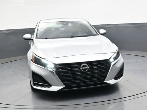 Used 2023 Nissan Altima 2.5 SV w/ SV Premium Package FWD image 15