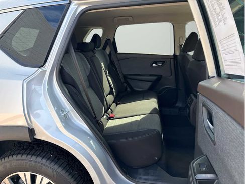 Used 2023 Nissan Rogue SV image 14
