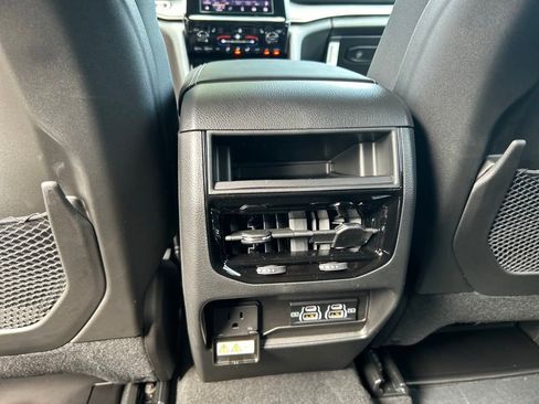 New 2025 Jeep Grand Cherokee Altitude image 21