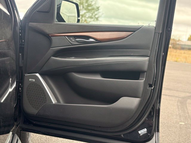 Used 2019 Cadillac Escalade Luxury AWD/4WD image 17