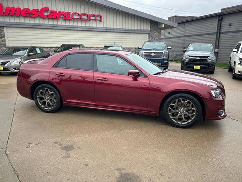 Used 2018 Chrysler 300 S w/ 300S Premium Group image 2