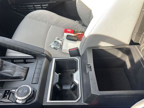 Used 2025 Toyota Tacoma SR5 AWD/4WD image 31