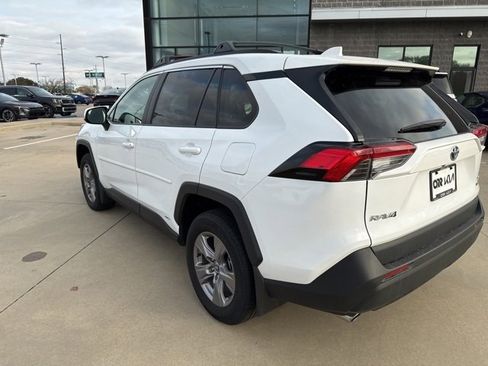 Used 2023 Toyota RAV4 XLE image 4