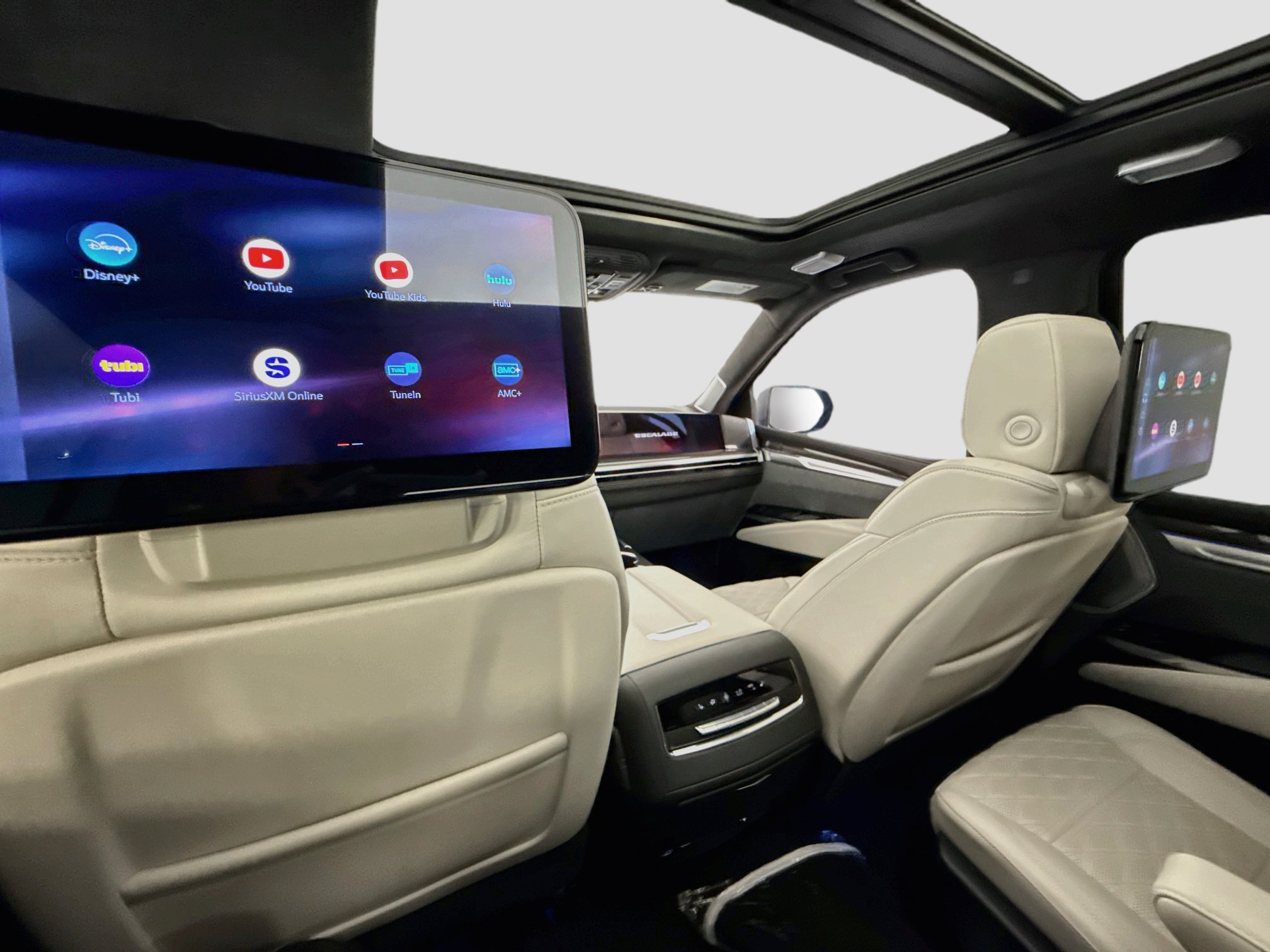 Used 2025 Cadillac Escalade ESV V w/ LPO, ONYX Package AWD/4WD image 28