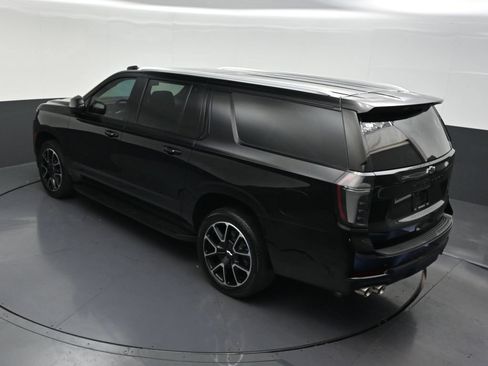 Used 2025 Chevrolet Suburban RST w/ Comfort Package RWD image 19