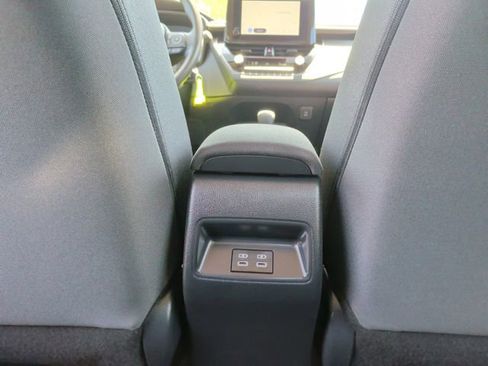 Used 2025 Toyota Corolla LE FWD image 31