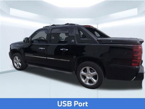 Used 2013 Chevrolet Avalanche LTZ RWD image 18