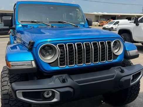 Used 2025 Jeep Wrangler Unlimited Sahara w/ Safety Group AWD/4WD image 2