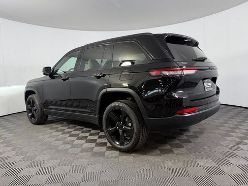 Certified 2025 Jeep Grand Cherokee Limited w/ Luxury Tech Group II AWD/4WD image 9