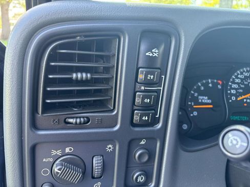 Used 2006 GMC Sierra 3500 SLE w/ Heavy-Duty Power Package AWD/4WD image 17