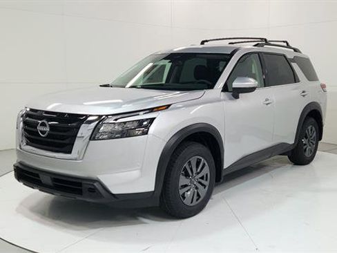 New 2025 Nissan Pathfinder SV image 3